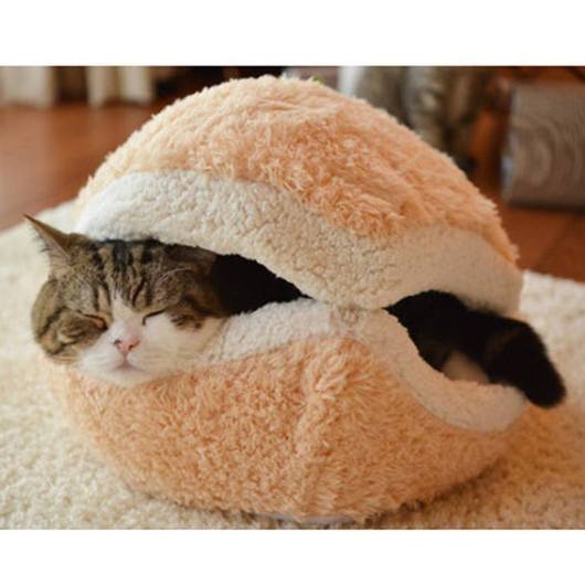 A soft and cute hamburger-shaped pet bed designed for small to medium pets, featuring a plush cotton fabric and anti-slip bottom.