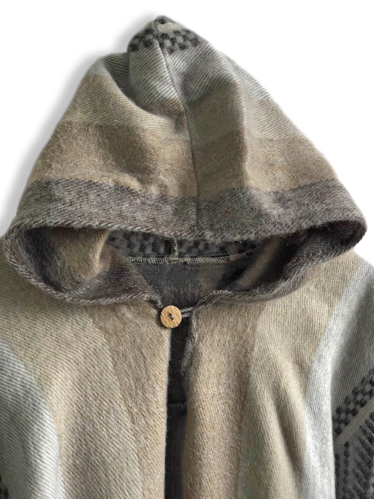 Soft Gold Incan Alpaca Poncho featuring elegant gold patterns, made from 80% alpaca wool and 20% acrylic, handcrafted in Ecuador.