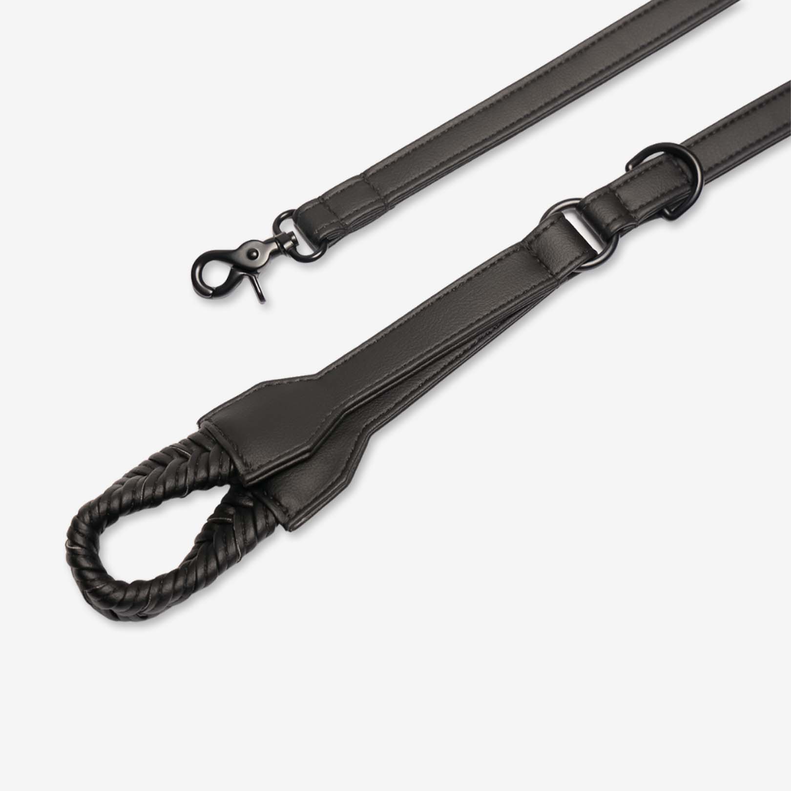 Stand by Me Leash in black, featuring a hand-braided design and comfortable handle, made from cactus leather.