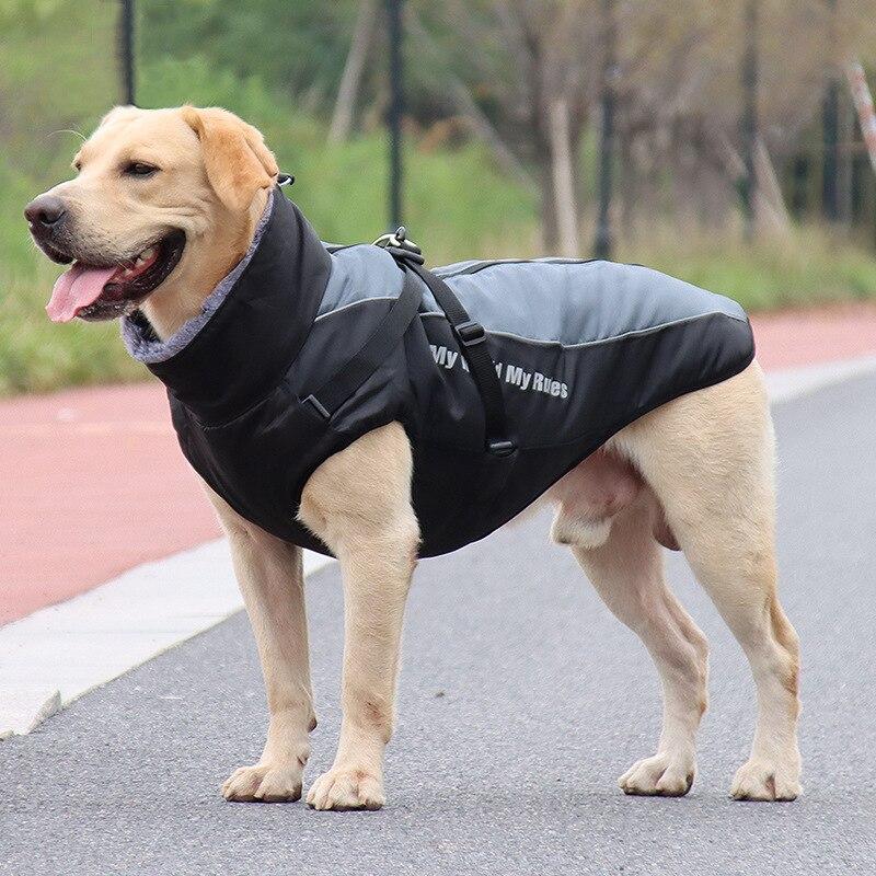 Thick waterproof dog coat with reflective strips and fur collar, suitable for large dogs like Golden Retrievers and Rottweilers.