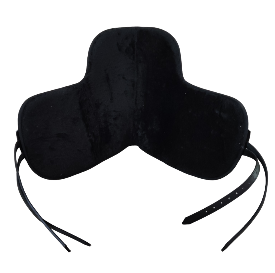 Treeless Synthetic Bareback Horse Saddle in 16 inches, featuring durable knee pads and a detachable seat for enhanced comfort and performance.