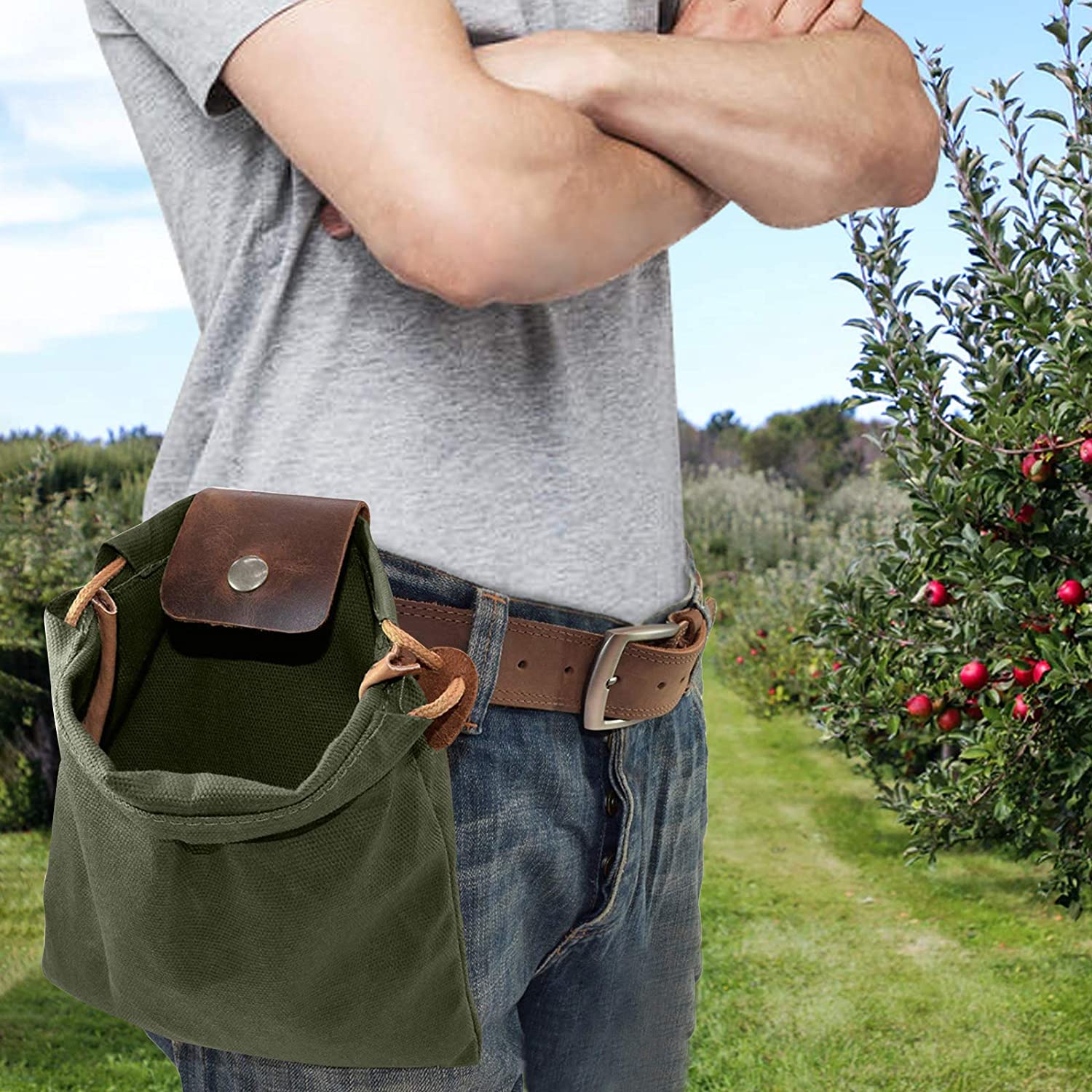 Hiking Portable Folding Waist Bag made of waxed canvas and leather, featuring a retro design and belt loop for easy access, ideal for outdoor activities.