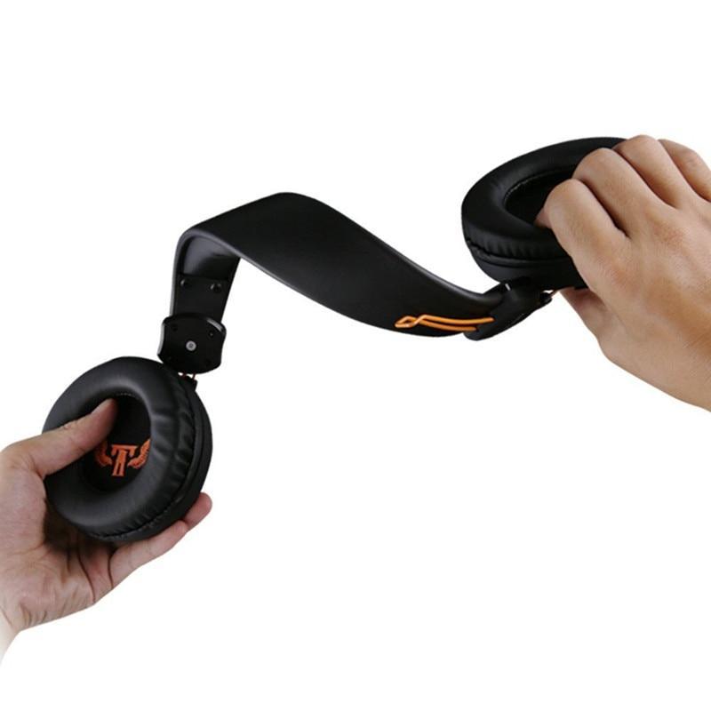 High Quality Computer Game Headset with a sleek design, featuring a comfortable ear cushion, dual 3.5mm jack, and an omnidirectional microphone for clear audio.