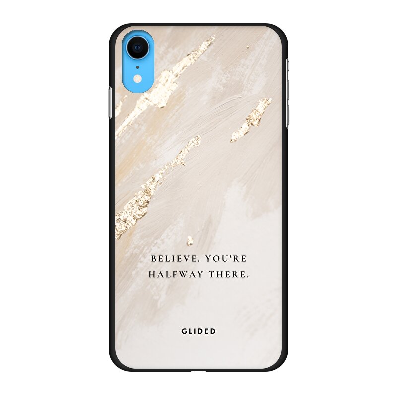 Die Believe iPhone XR Handyhülle mit inspirierendem Spruch auf ansprechendem Hintergrund, idealer Schutz und motivierendes Design.