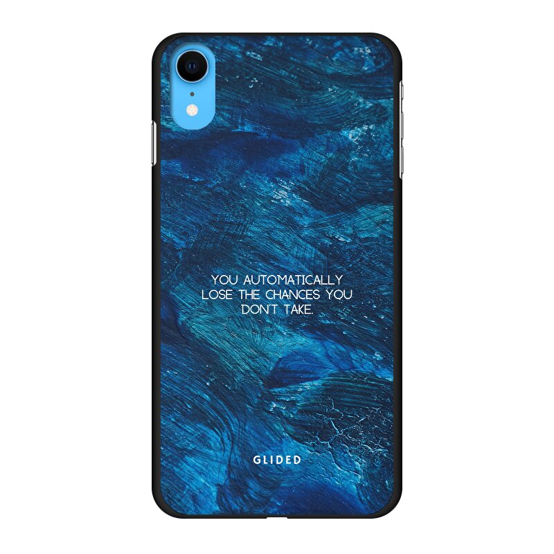 Chances iPhone XR Handyhülle mit inspirierendem Spruch auf dunkelblauem Hintergrund, bietet Schutz und Motivation.