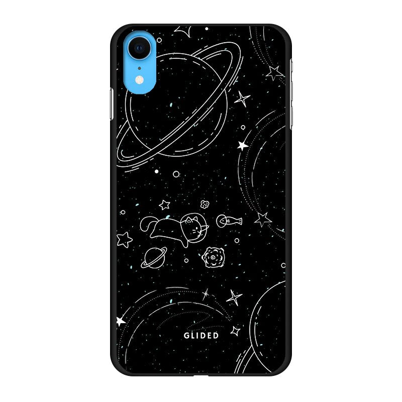 Cosmic Cat iPhone XR Handyhülle mit funkelnden Sternen und majestätischer Katze auf dunklem Hintergrund.