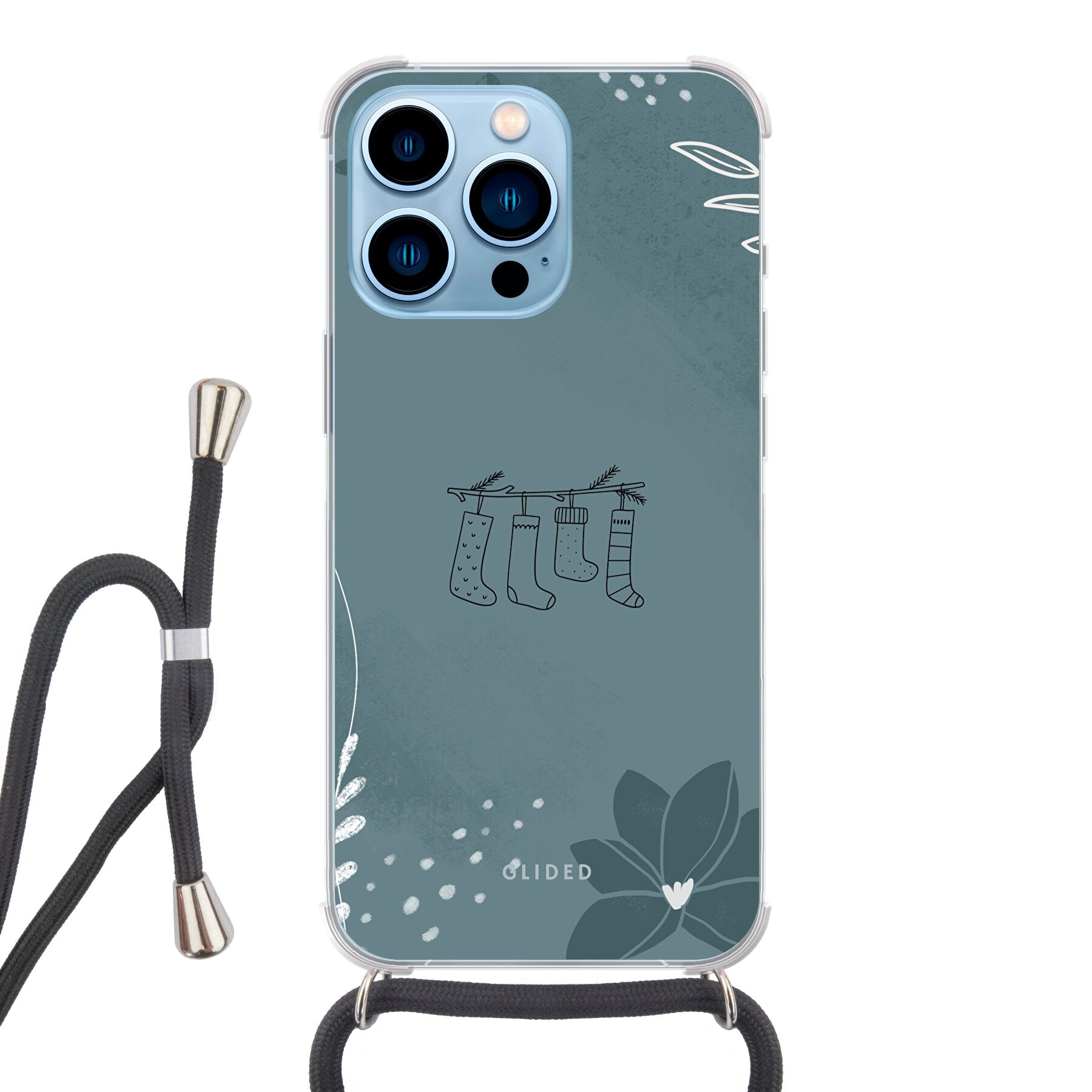 Cozy iPhone 13 Pro Max Handyhülle mit festlichem Weihnachtsdesign und niedlichen Socken auf einem stimmungsvollen Hintergrund.