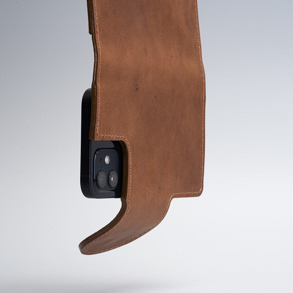 Leather folio wallet with MagSafe 1.0, showcasing premium full-grain leather and a sleek design, perfect for Apple devices.