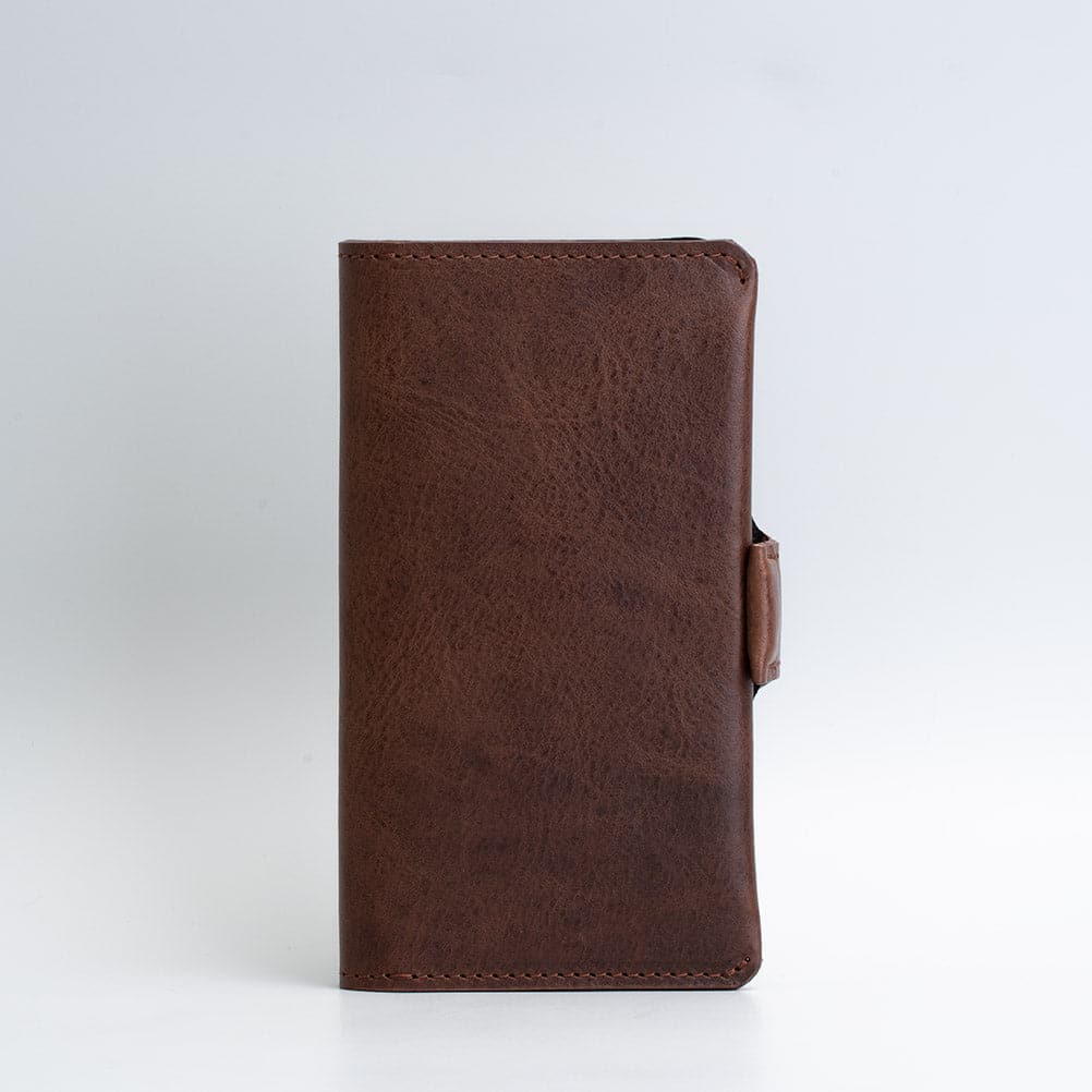 Leather iPhone folio wallet with MagSafe - The Minimalist 2.0, showcasing its sleek design and eco-friendly leather.
