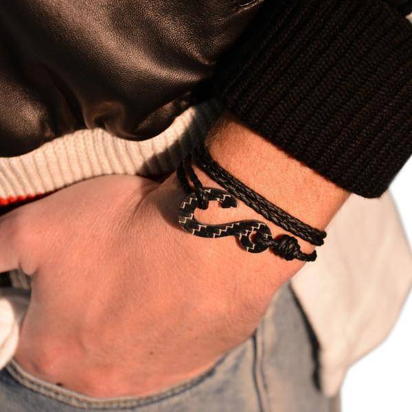 Real Carbon Fiber Hook Bracelet featuring a sleek hook design, made from 3K twill carbon fiber, adjustable for all wrist sizes.