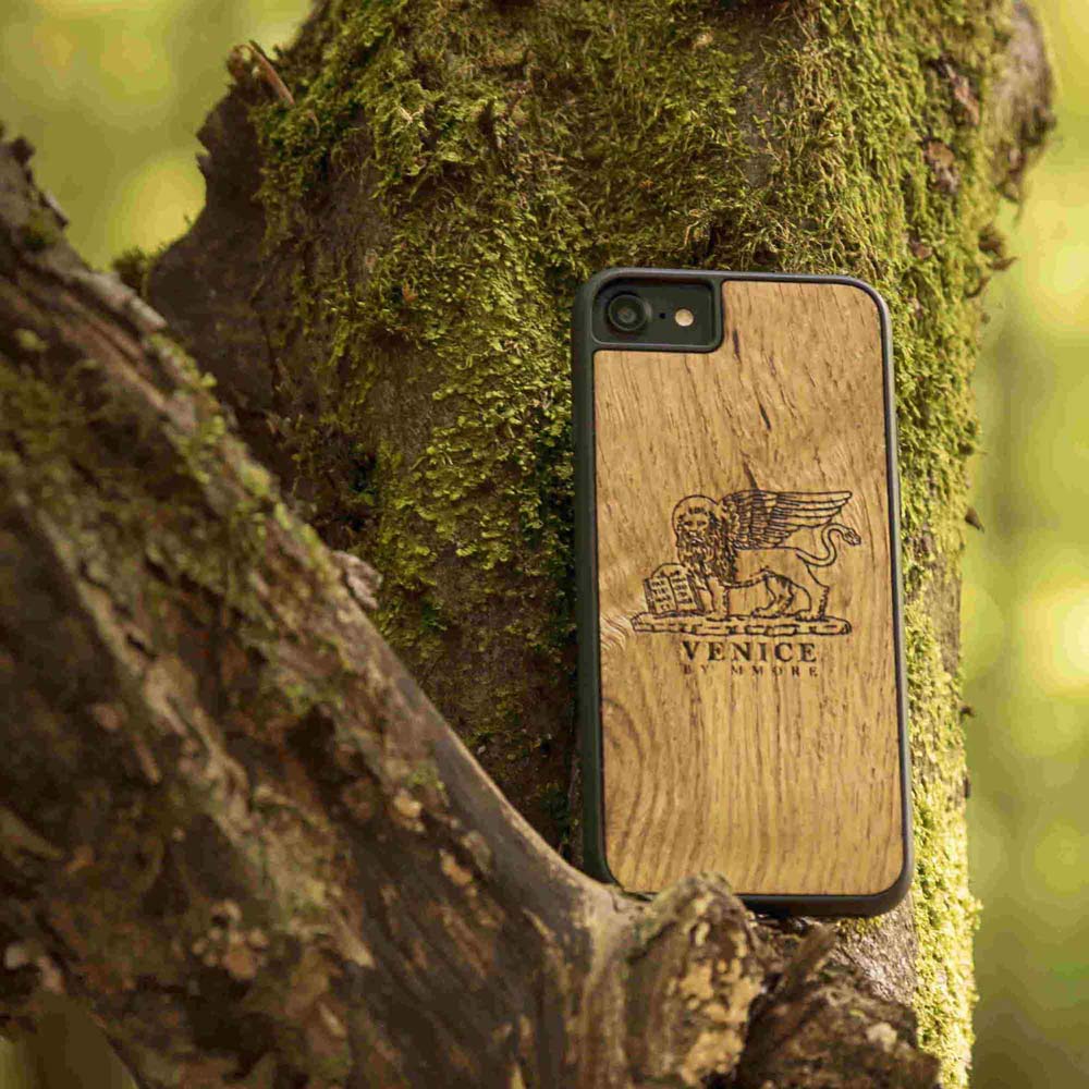 Handcrafted Venice phone case featuring the Lion of St. Marco, made from ancient oak wood, showcasing its unique grain and engraving.
