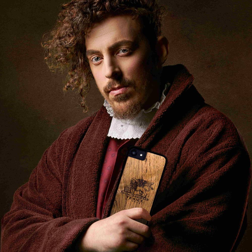 Handcrafted Venice phone case featuring the Lion of St. Marco, made from ancient oak wood, showcasing its unique grain and engraving.