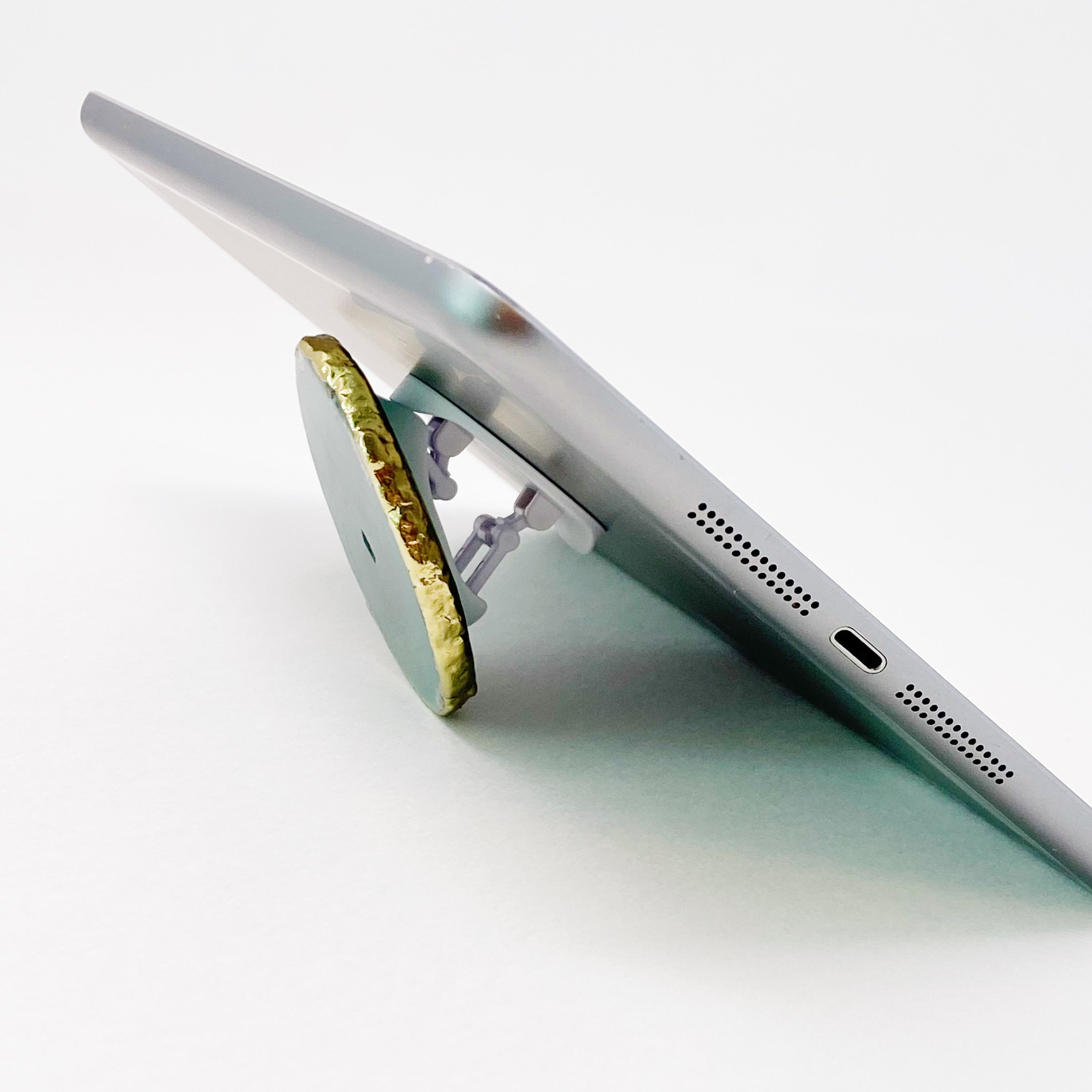 Golden Edge Natural Stone Device Grip featuring a unique natural stone slice with a golden trim, designed for mobile phones and tablets.