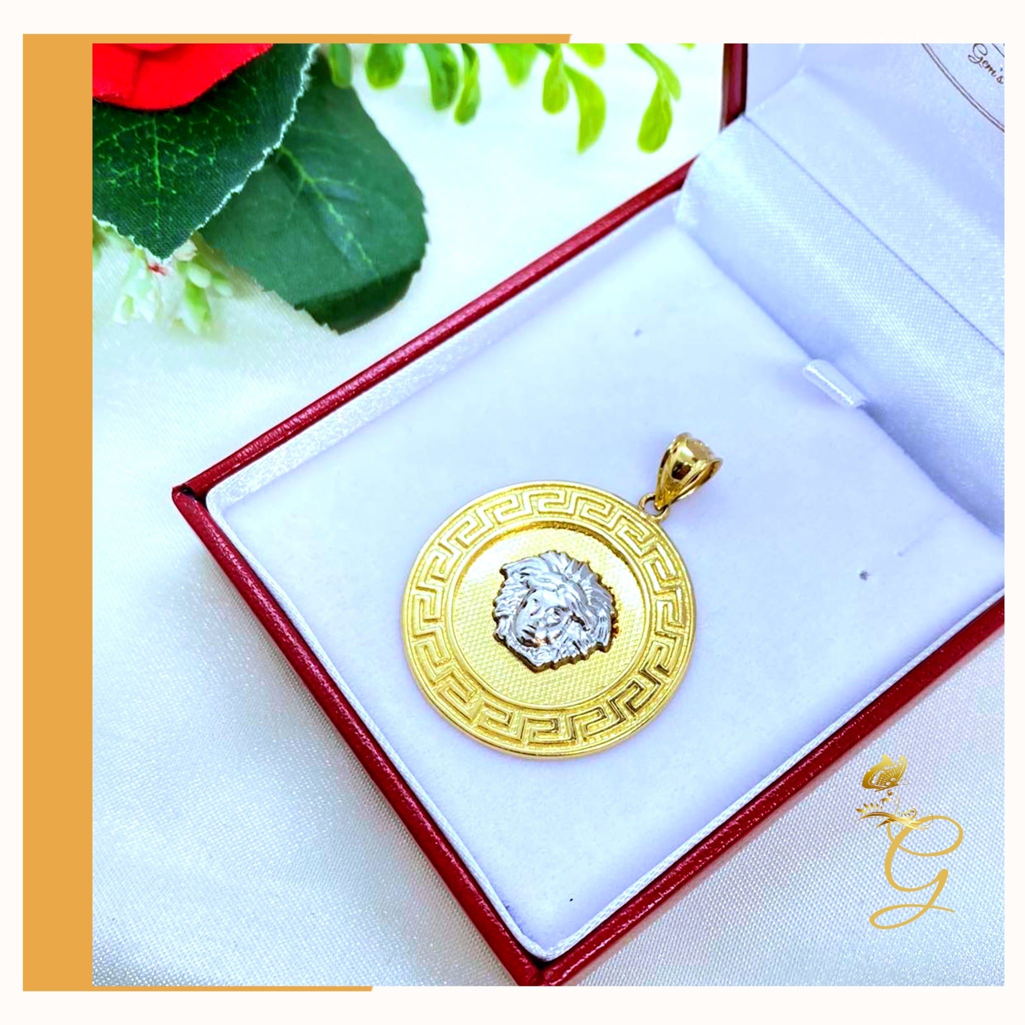 Elegant 10K yellow gold pendant showcasing its solid design and beautiful finish.