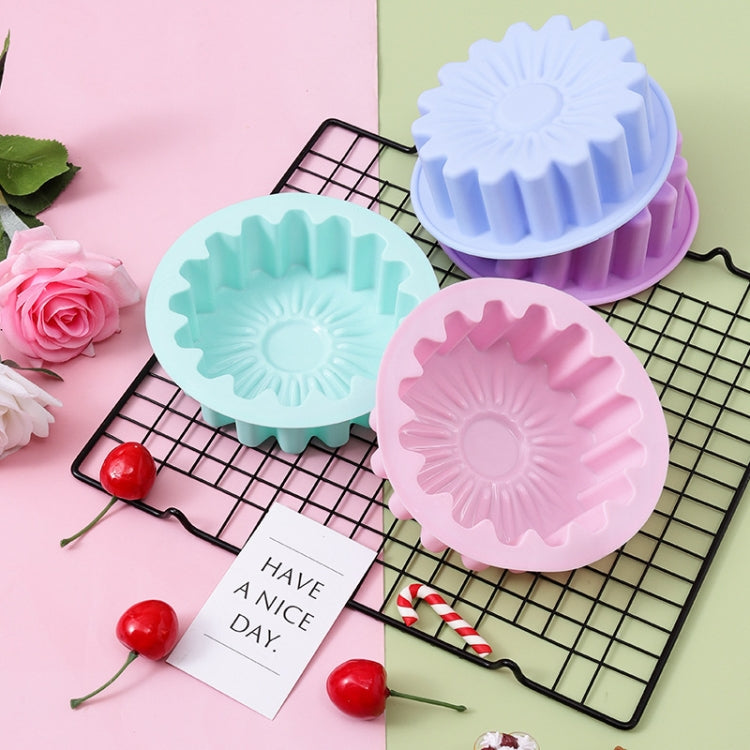 Two pieces of silicone sunflower cake molds, high temperature resistant, ideal for baking cakes and desserts.