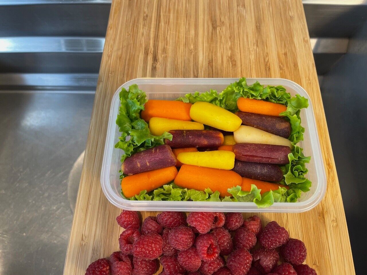 5 Pack Stackable Food Storage Containers with Airtight and Leakproof Snap Lock Lids, showcasing various sizes and clear design.