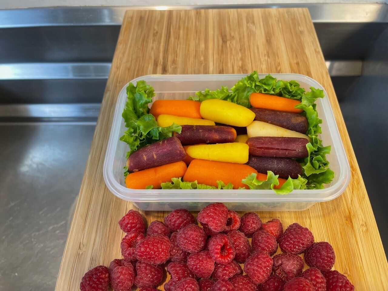 5 Pack Stackable Food Storage Containers with Airtight and Leakproof Snap Lock Lids, showcasing various sizes and clear design.