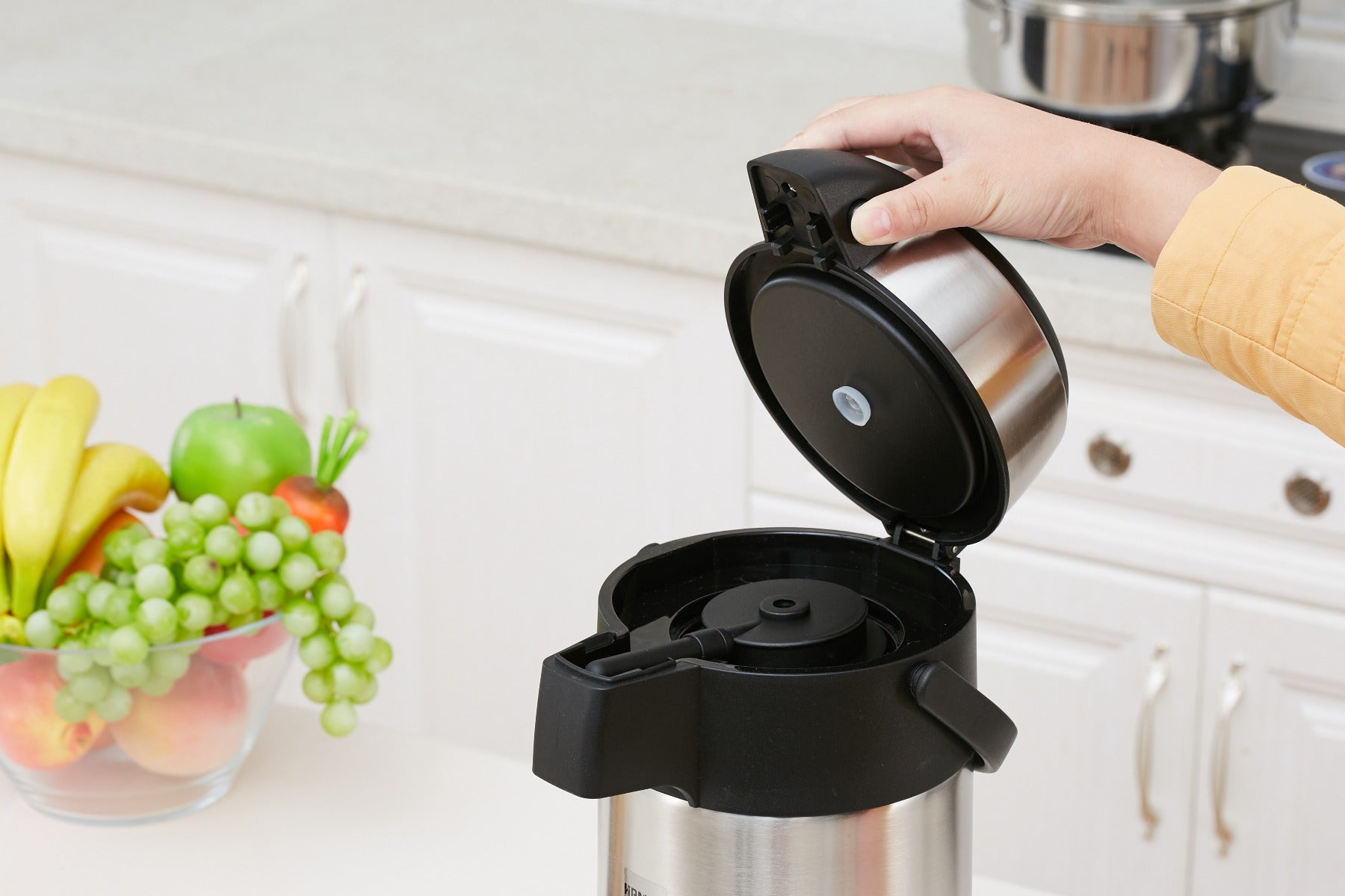 5L insulated airpot flask with pump action dispenser, made of stainless steel, ideal for hot and cold beverages.