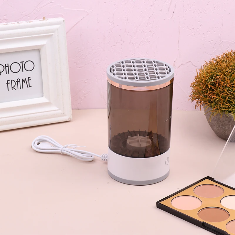 Automatic Brush Cleaner Electric Makeup Brush Cleaning Machine in white and rose gold, designed for fast and effective cleaning of makeup brushes.
