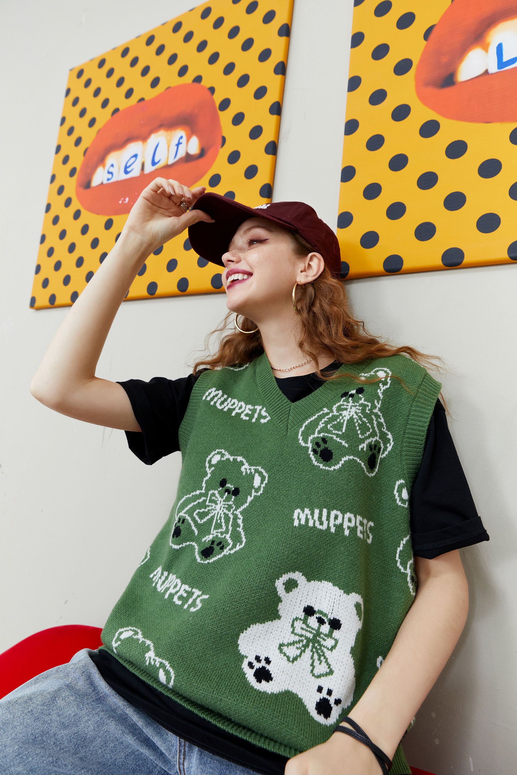 A stylish Bear Graphic Knit Pullover for women, featuring a cute bear design and a V-neck, perfect for autumn casual wear.