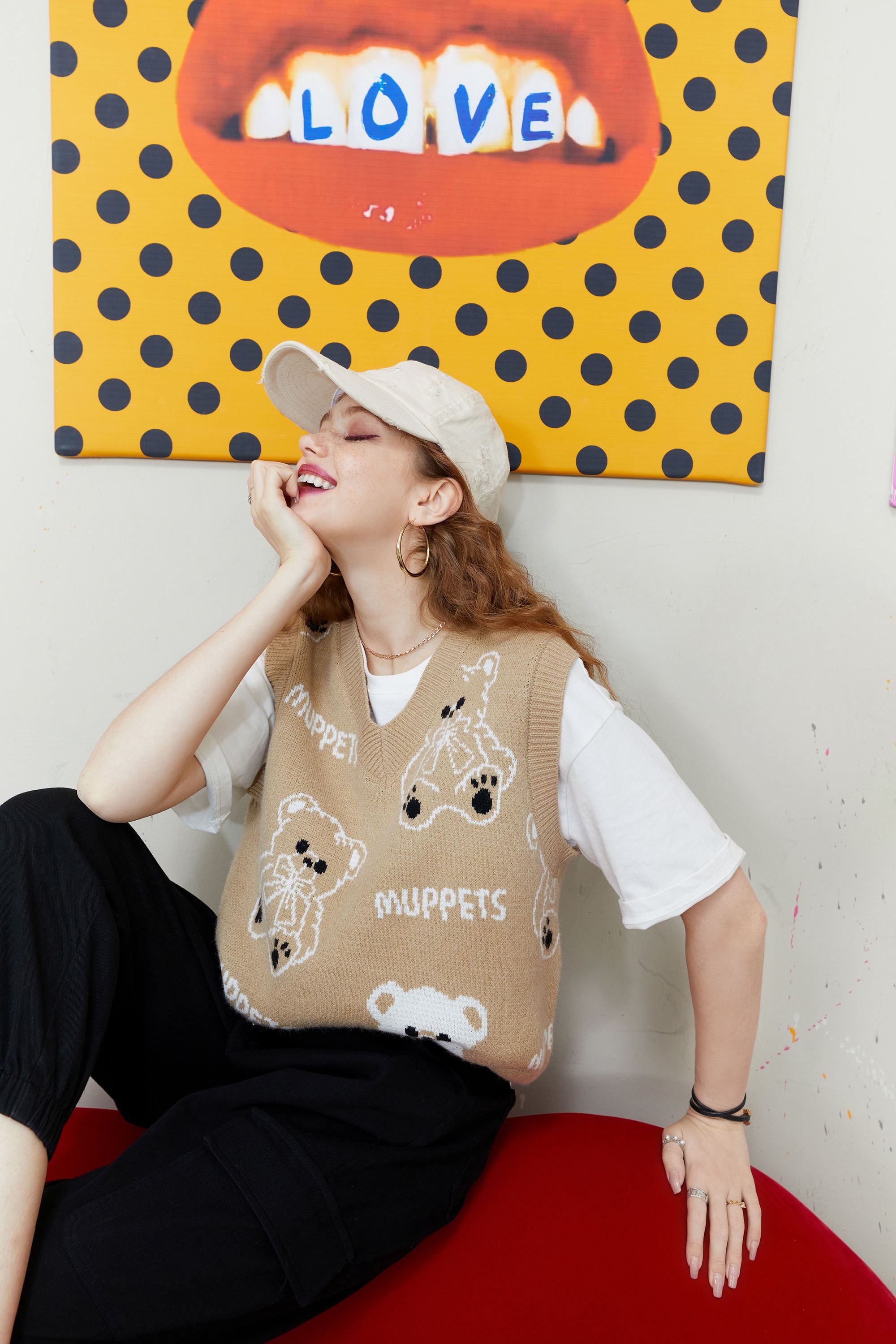 A stylish Bear Graphic Knit Pullover for women, featuring a cute bear design and a V-neck, perfect for autumn casual wear.