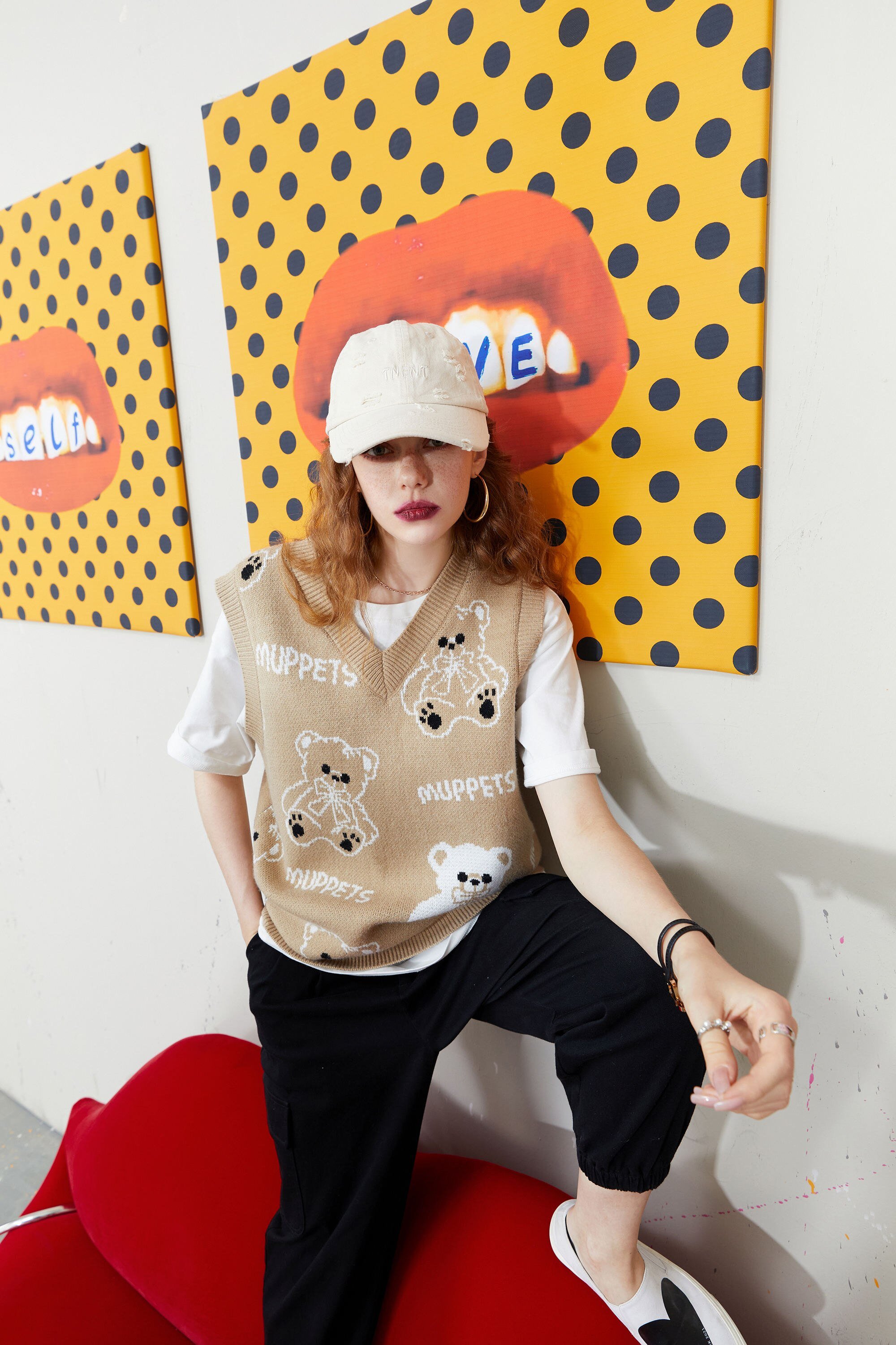 A stylish Bear Graphic Knit Pullover for women, featuring a cute bear design and a V-neck, perfect for autumn casual wear.