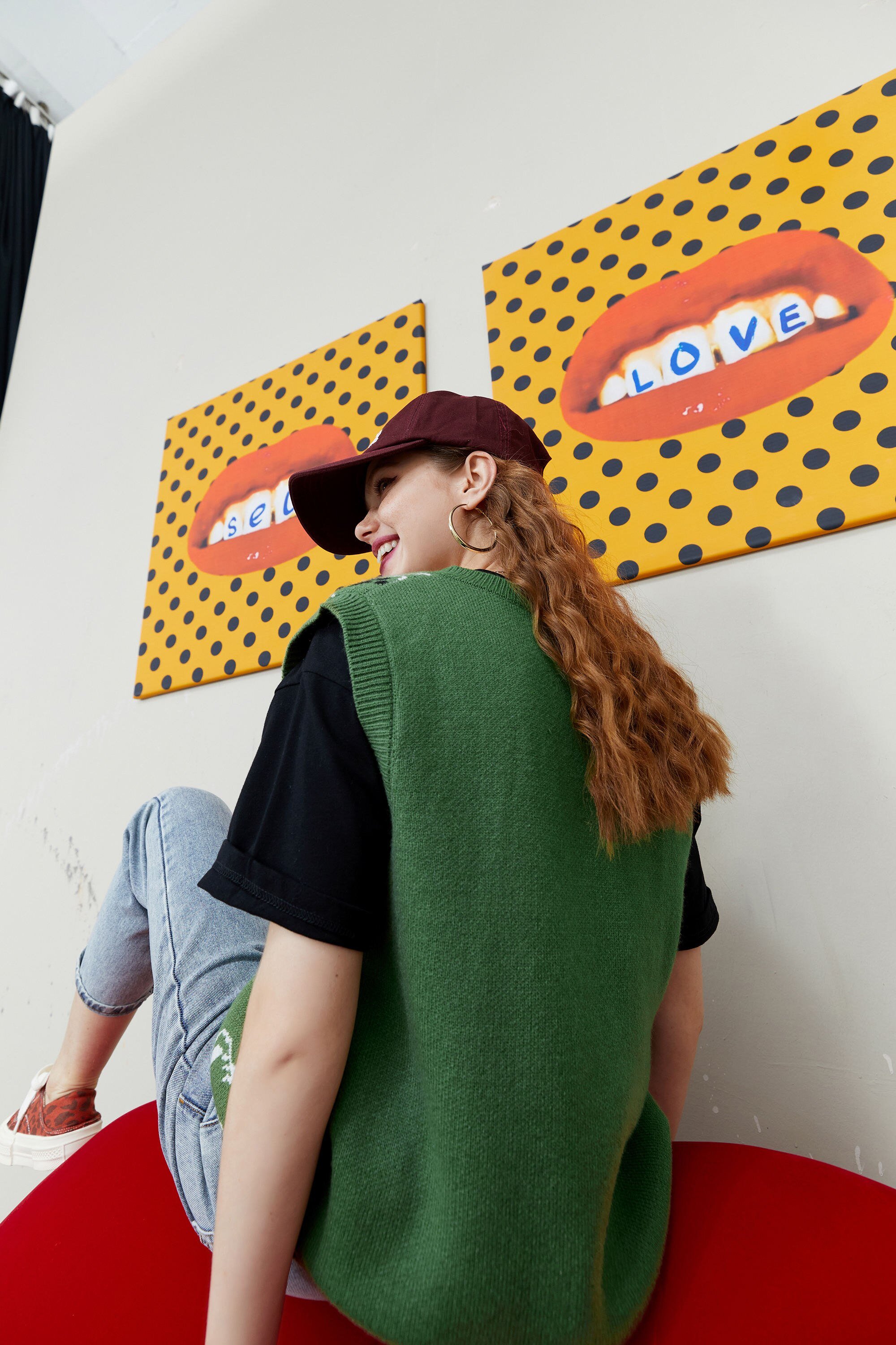 A stylish Bear Graphic Knit Pullover for women, featuring a cute bear design and a V-neck, perfect for autumn casual wear.