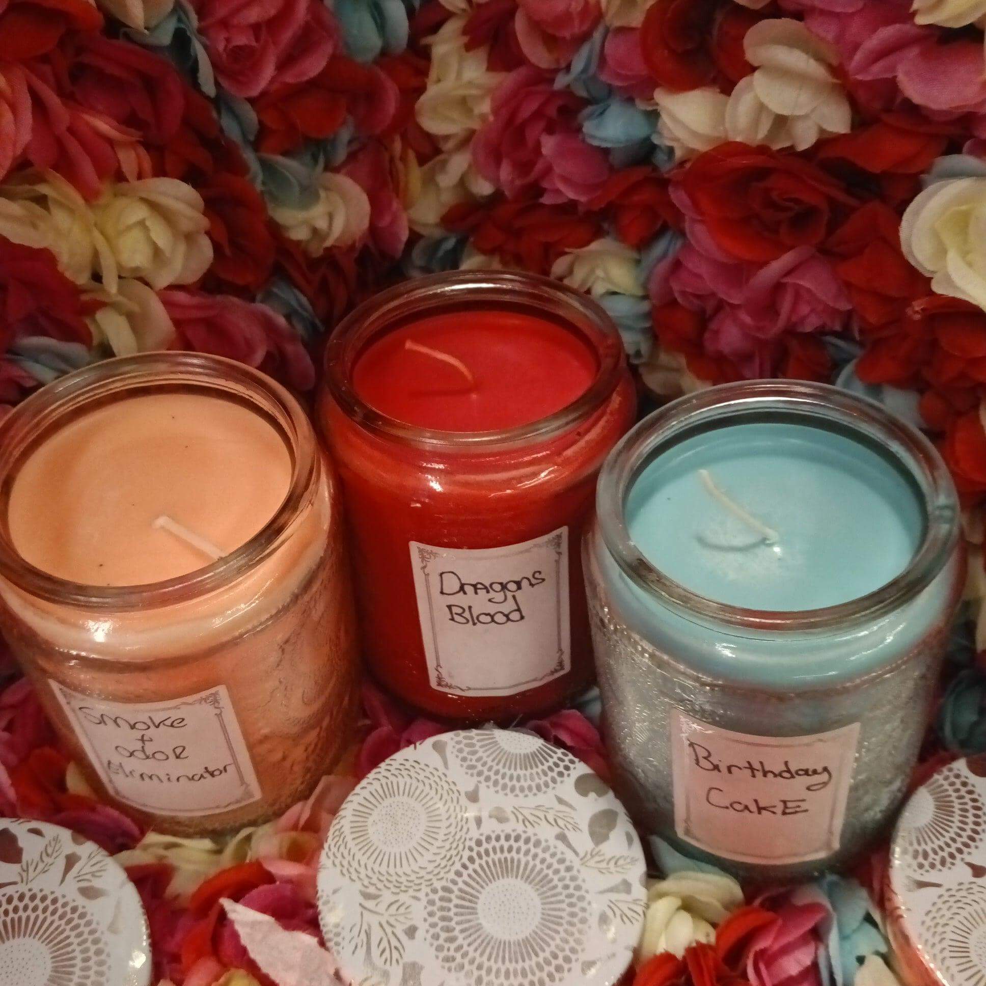 A beautifully crafted 8oz clear glass jar candle with a soothing scent, showcasing its elegant design and high-quality wax.