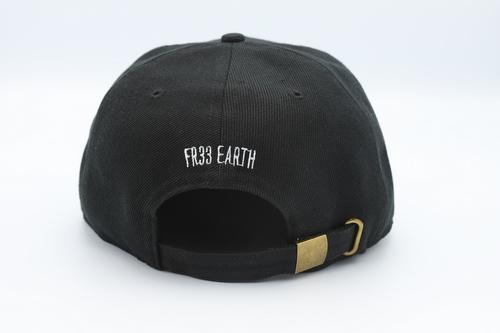 Stylish black cork cap with rustic buckle, perfect for sun protection and eco-friendly fashion.