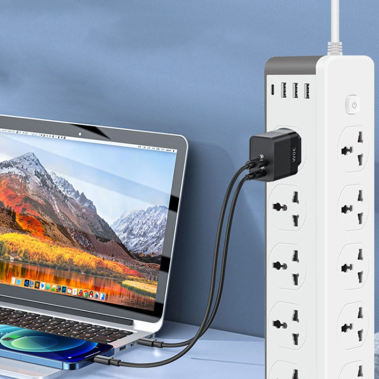 D15 2m 3000W vertical socket with 10 plugs, PD, and 3 USB ports, featuring a child protection safety door and durable design.