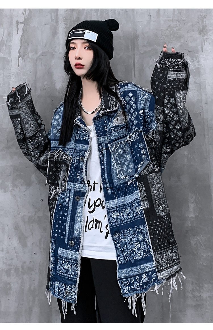 Men's denim jacket featuring vintage totems and a turn-down collar, perfect for autumn wear.