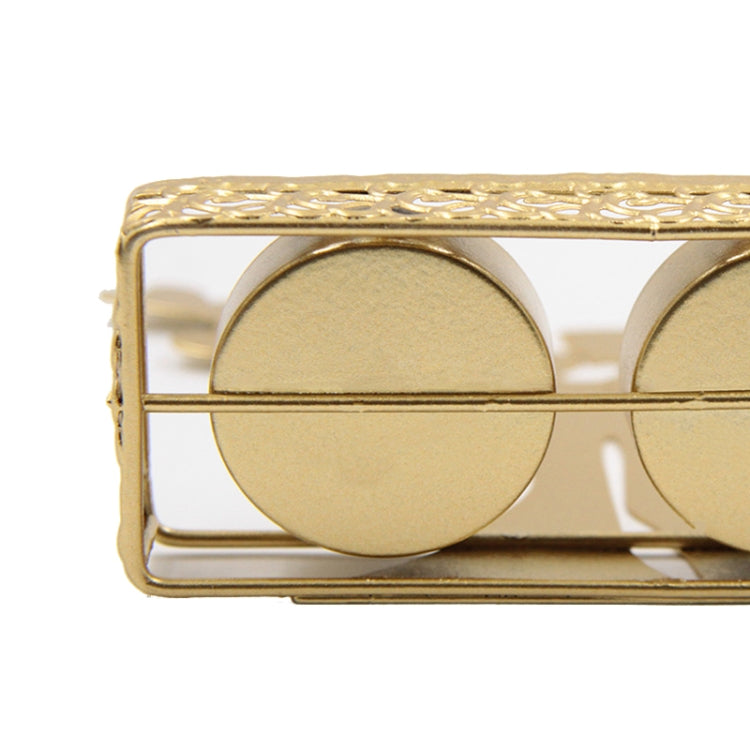 DH2206-03 Valentine Day Romantic Atmosphere Candle Holder made of durable iron with a gold sprayed finish, perfect for creating a romantic ambiance.