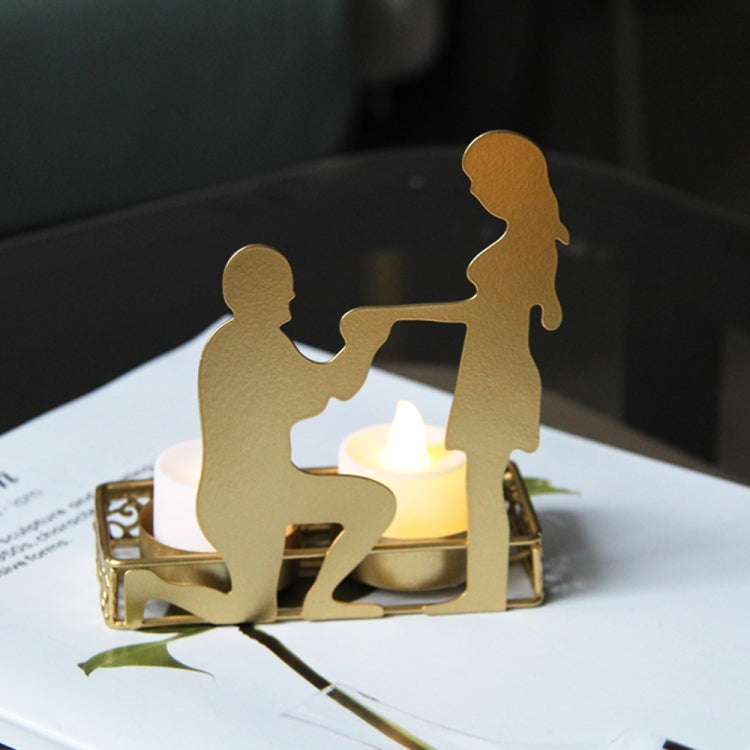 DH2206-03 Valentine Day Romantic Atmosphere Candle Holder made of durable iron with a gold sprayed finish, perfect for creating a romantic ambiance.