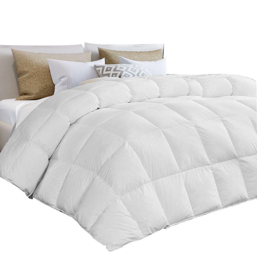 DreamZ All Season Quilt featuring hypoallergenic siliconized fiberfill, soft polyester cover, and baffle box design for year-round comfort.