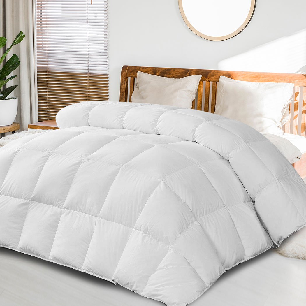 DreamZ All Season Quilt featuring hypoallergenic siliconized fiberfill, soft polyester cover, and baffle box design for year-round comfort.