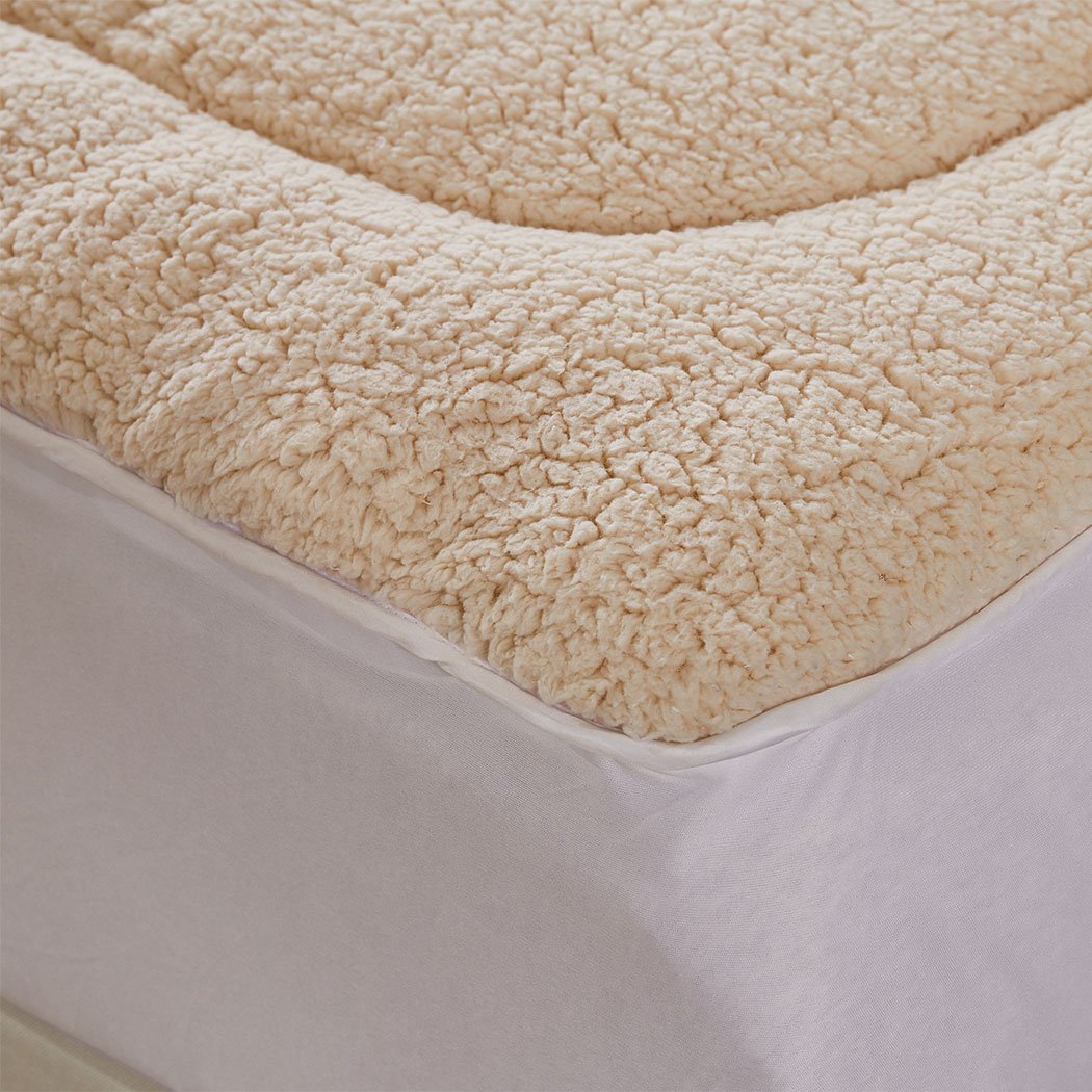 Dreamz Mattress Topper featuring 100% wool fleece and cotton, reversible design, cream and white color, with a fitted elastic skirt.