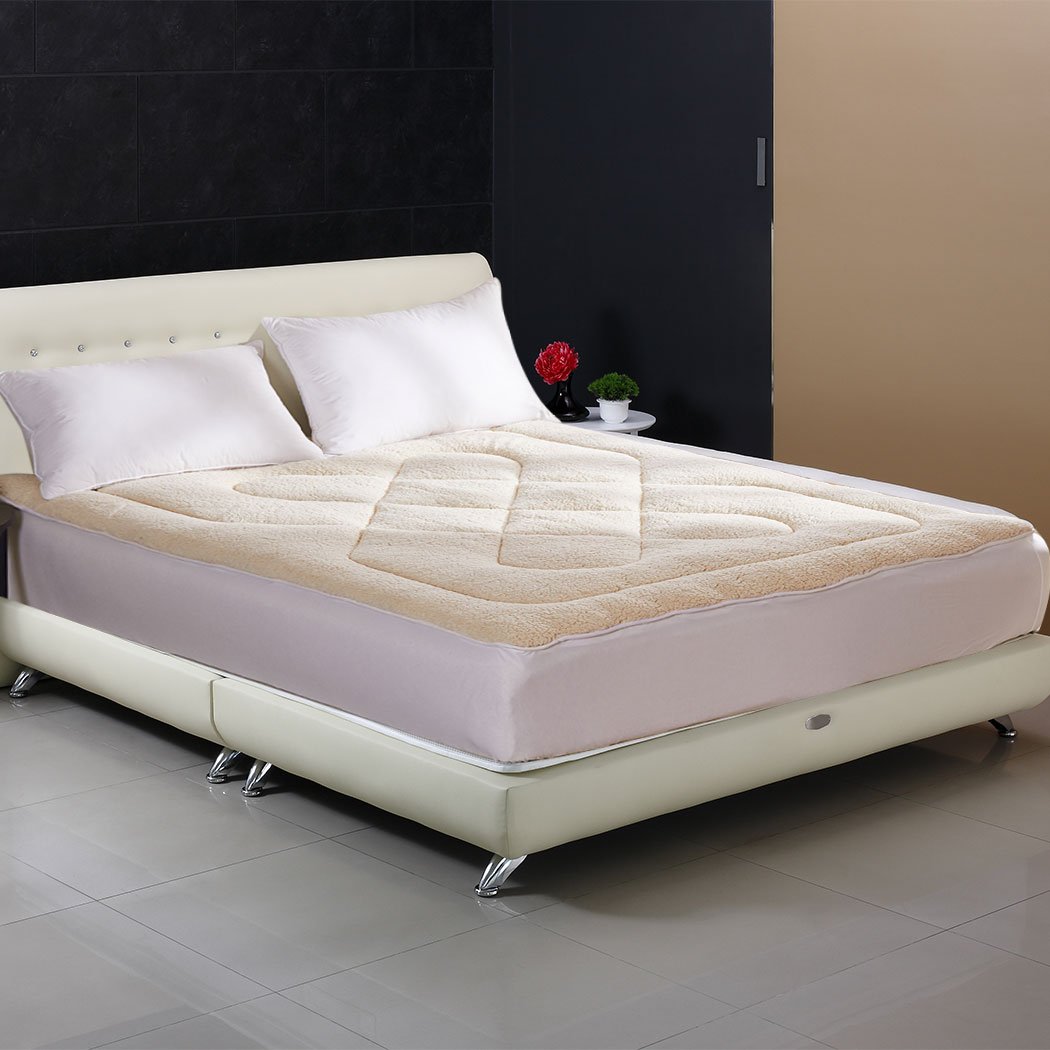 Dreamz Mattress Topper featuring 100% wool fleece and cotton, reversible design, cream and white color, with a fitted elastic skirt.