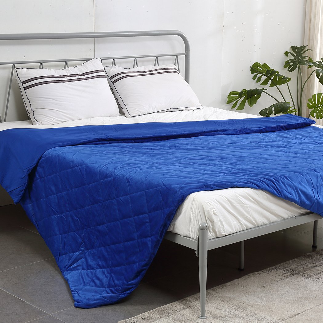 DreamZ Weighted Blanket in blue, featuring dual covers made of polyester and cotton, designed for deep relaxation and comfort.