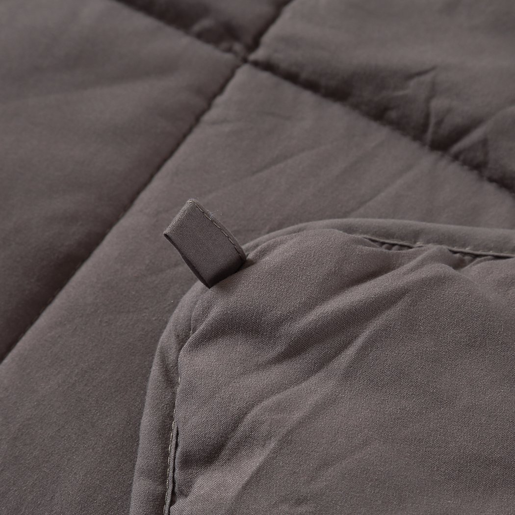 DreamZ Weighted Blanket in grey, designed for deep relaxation with glass bead filling and soft polyester material.