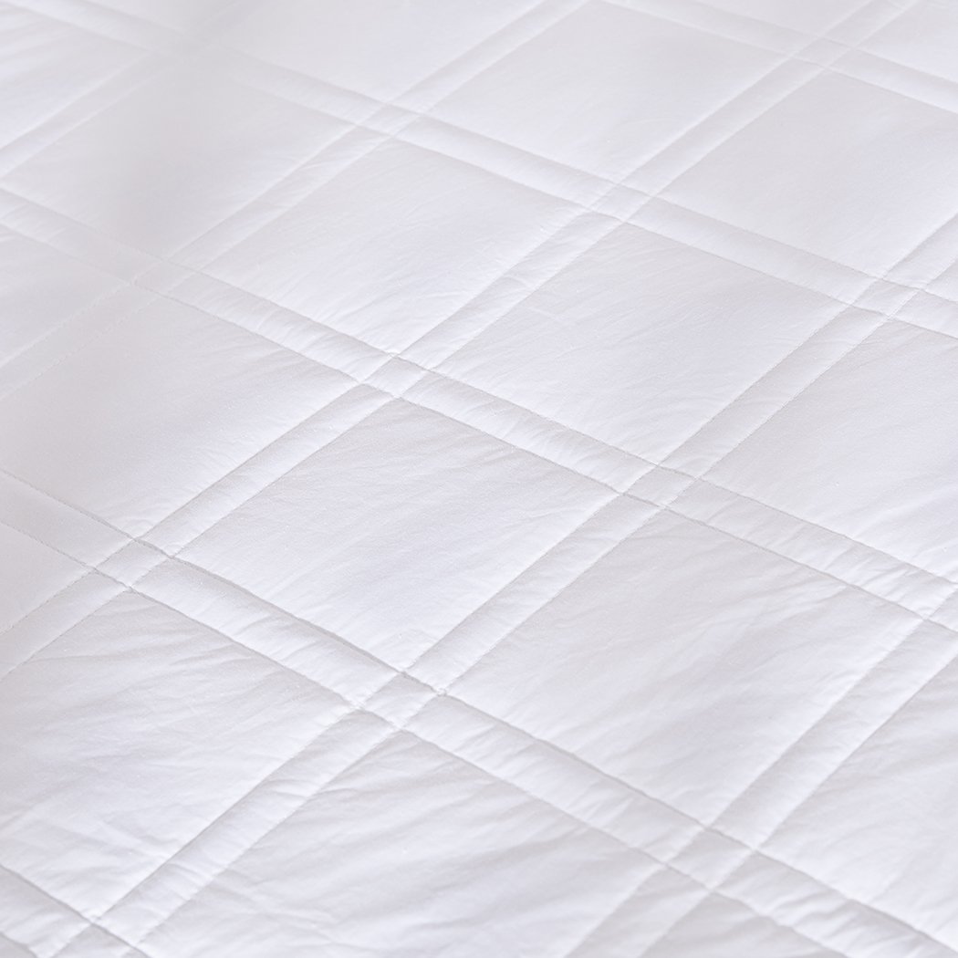 DreamZ Weighted Blanket in white, made of 100% hypoallergenic cotton, designed for adults to provide deep relaxation and stress relief.