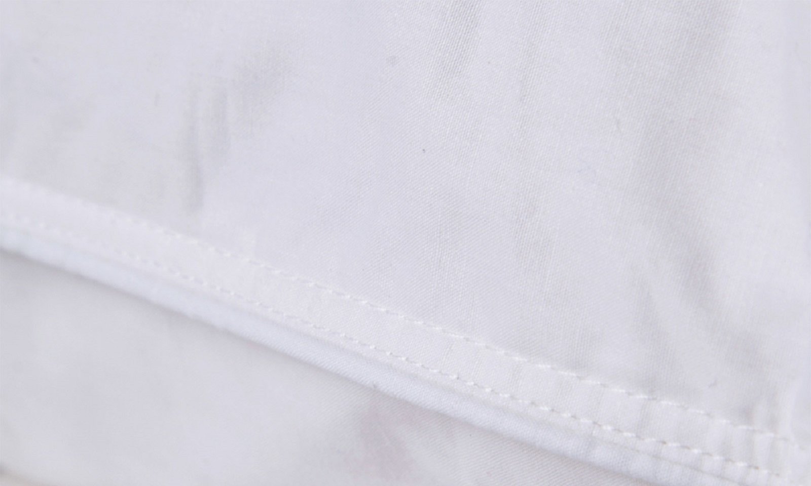 Luxurious Duck Feather & Down Quilt and two pillows set, showcasing soft cotton cover and plush filling for ultimate comfort.