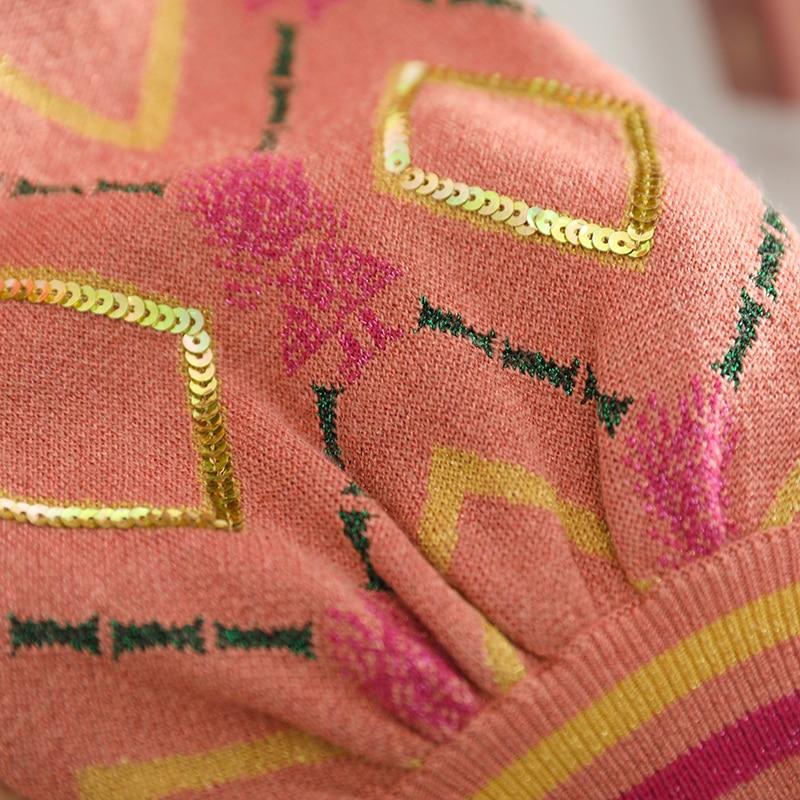 Fashion Spring Fall Knit Cropped Cardigan with lantern sleeves and V-neck design, showcasing a stylish plaid pattern.