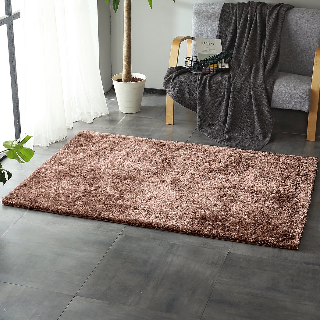 Ultra-soft shaggy rug in confetti design with anti-slip bottom, perfect for living spaces.