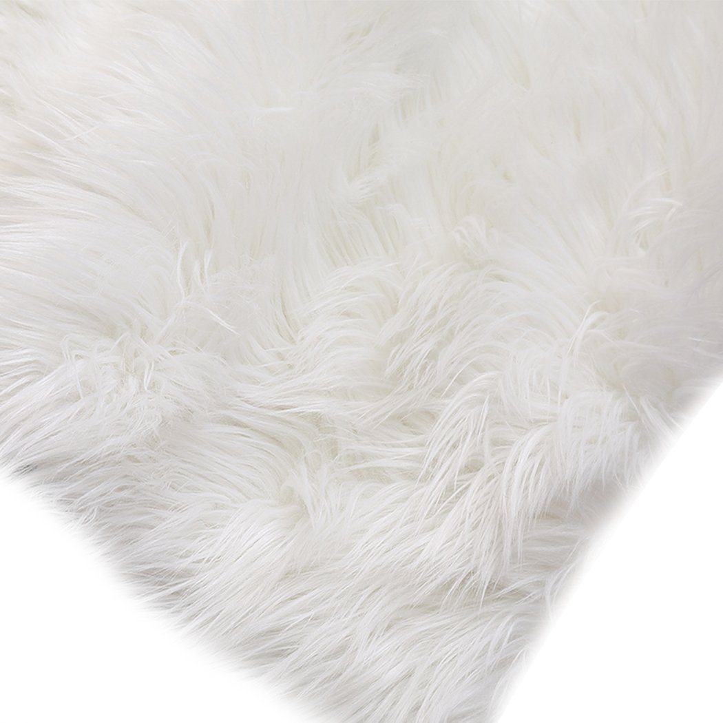 Luxurious white sheepskin shaggy rug with a plush texture, perfect for enhancing home decor in living rooms and bedrooms.
