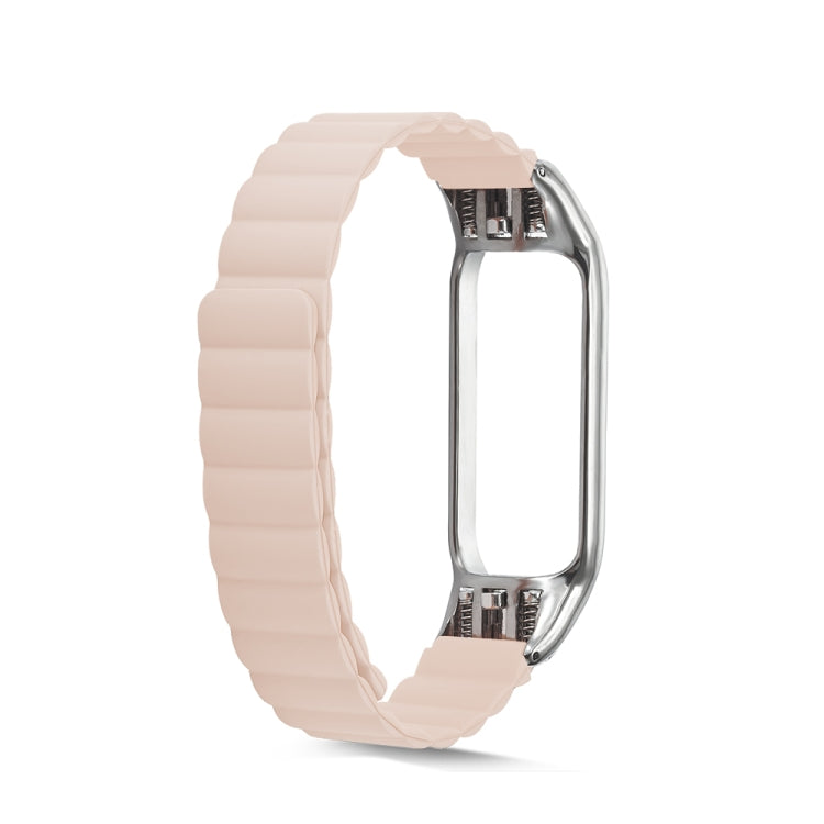 Pink silicone magnetic watch band for Xiaomi Mi Band 4 and 3, showcasing its soft texture and stylish design.