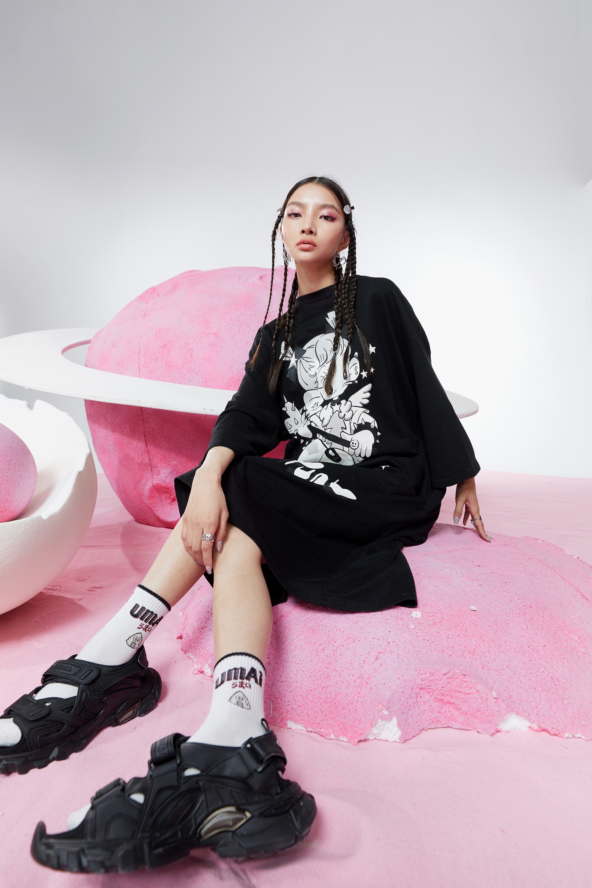 Harajuku Graphic Print Straight Casual Vintage Dress for women, featuring a backless design with a bow, knee-length cut, and vibrant print.