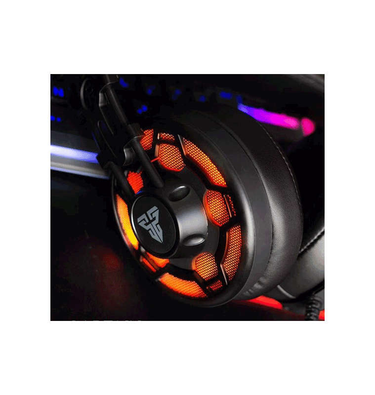 HG11 CAPTAIN 7.1 Surround Sound USB Gaming Headphone with adjustable bass and noise isolation features, showcasing its sleek design and LED lights.