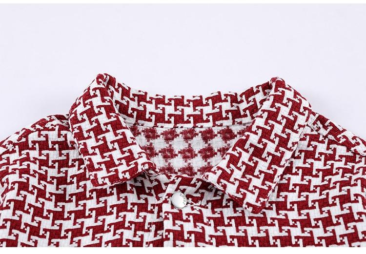 Men's classic knitted plaid jacket with turn-down collar, perfect for autumn and winter wear, featuring pockets and a loose fit.