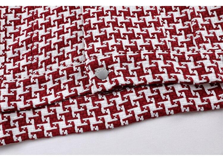 Men's classic knitted plaid jacket with turn-down collar, perfect for autumn and winter wear, featuring pockets and a loose fit.