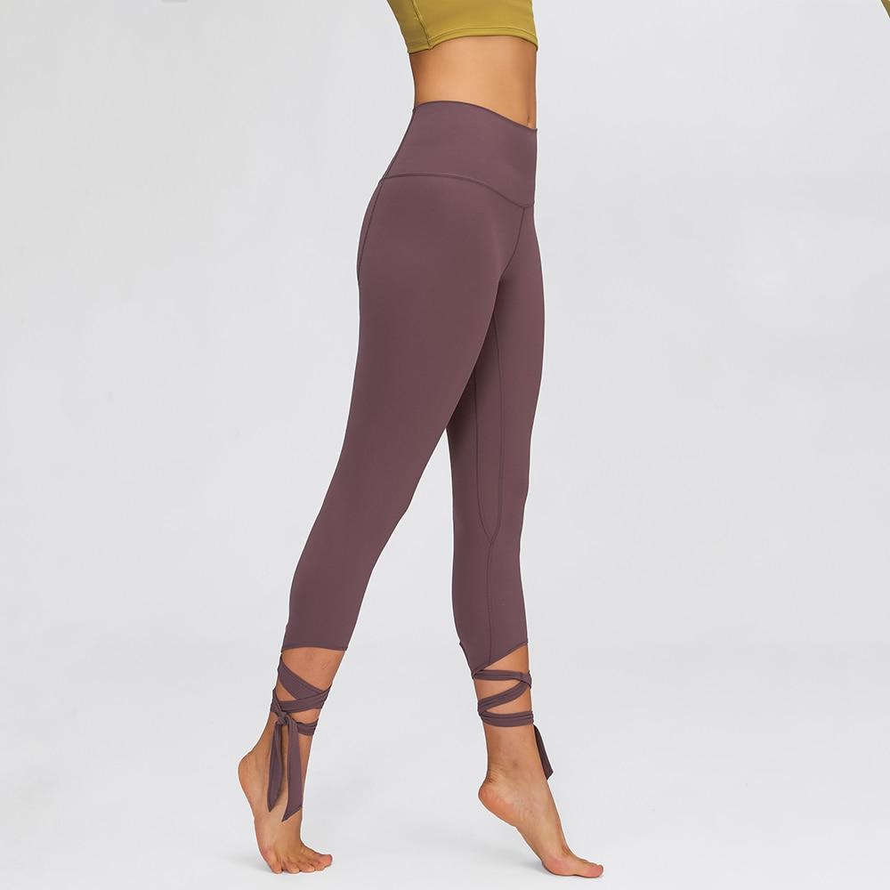 JUST A TIE Naked Feel Yoga Dancer Capri Pants for women, featuring 4-way stretch, inner pocket, and calf-length design in a stylish athletic look.